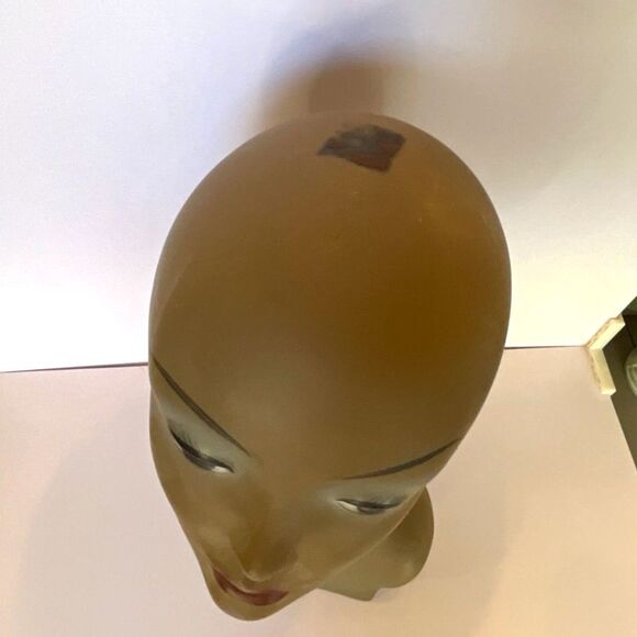 Vintage dark skin mannequin head, wig stand; beautiful face and make up - Picture 8 of 9